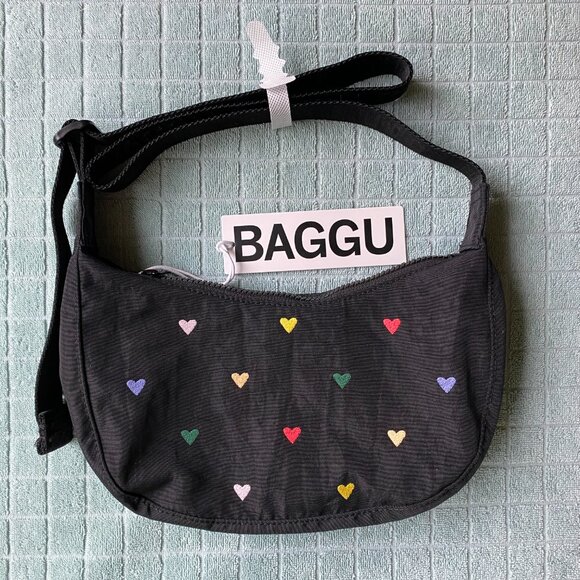 NWT Baggu Small Crescent Bag - Embroidered Hearts - Picture 2 of 8